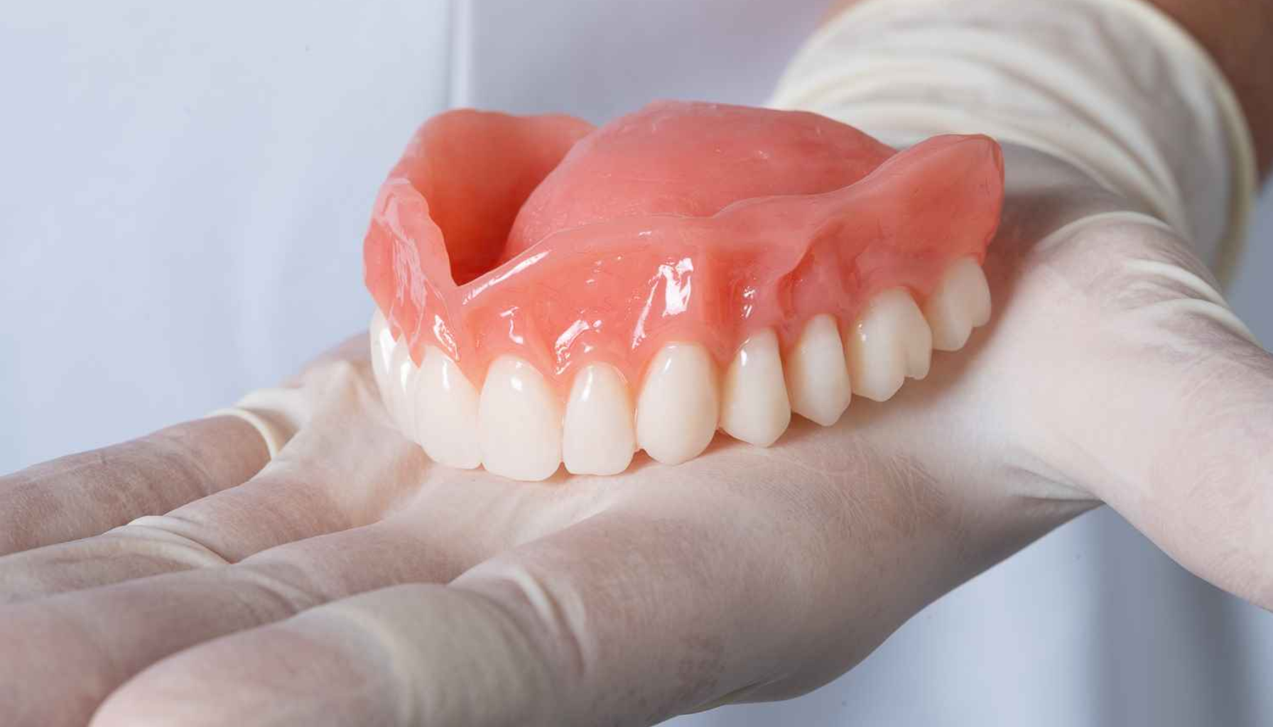 Tannprotese justering: Slik får du best mulig passform og komfort